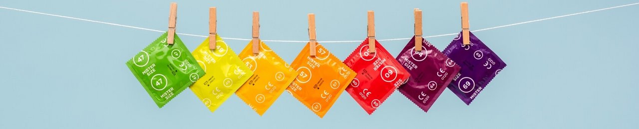 7 презерватива Mister Size на въжето за дрехи