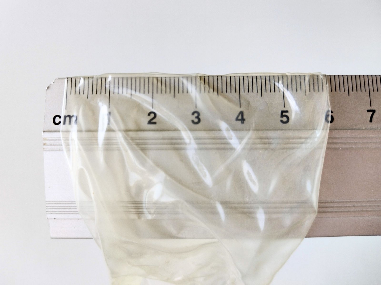 Номинална ширина на презерватив, измерена с линийка
